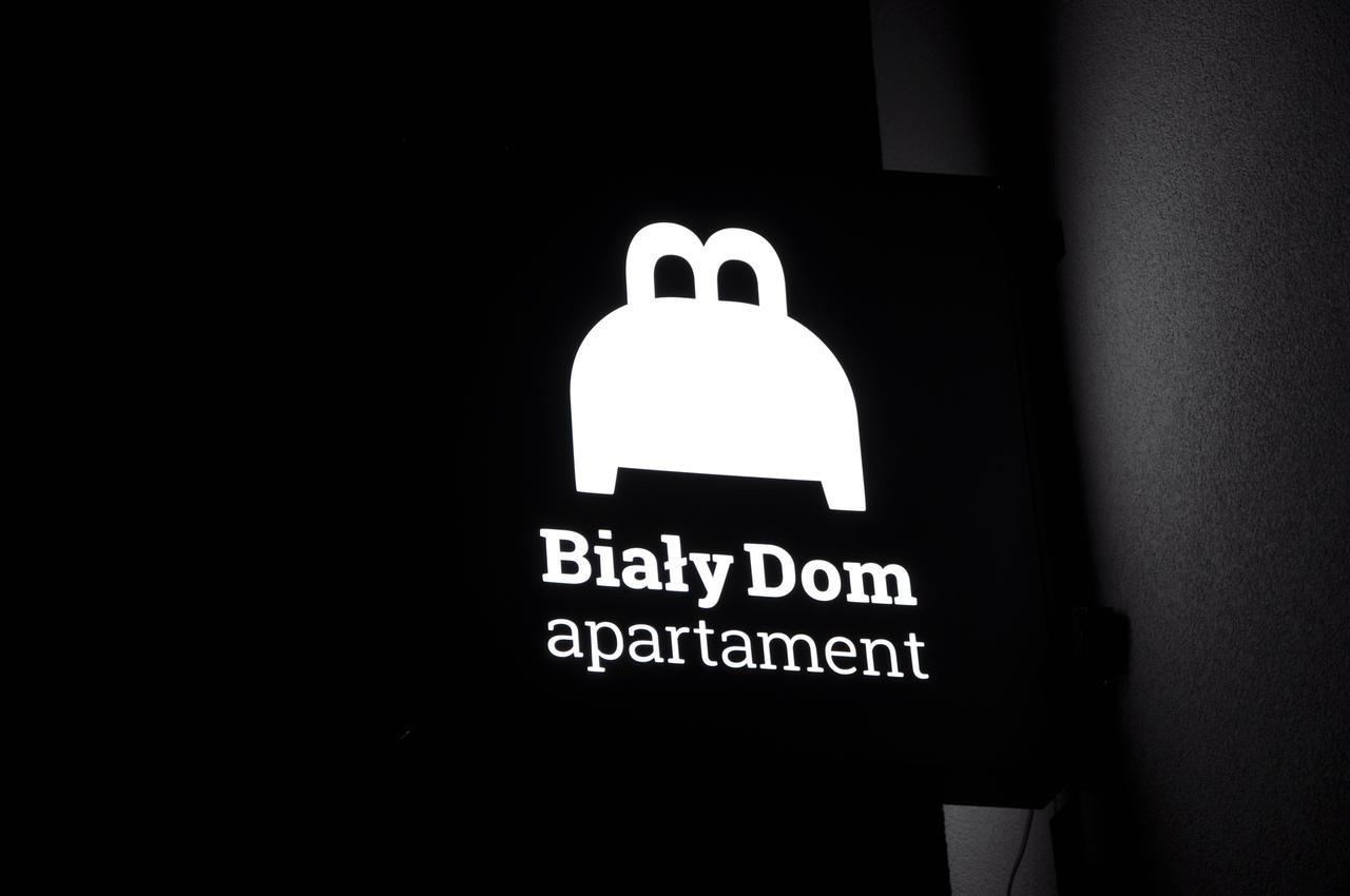 Bialy Dom - 2 Bedrooms Katowice Exteriör bild
